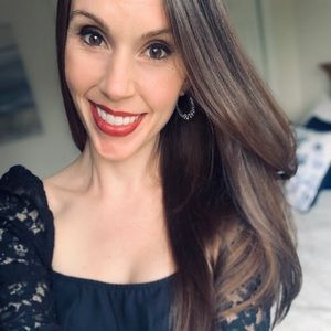 Meet your Posher, Laura